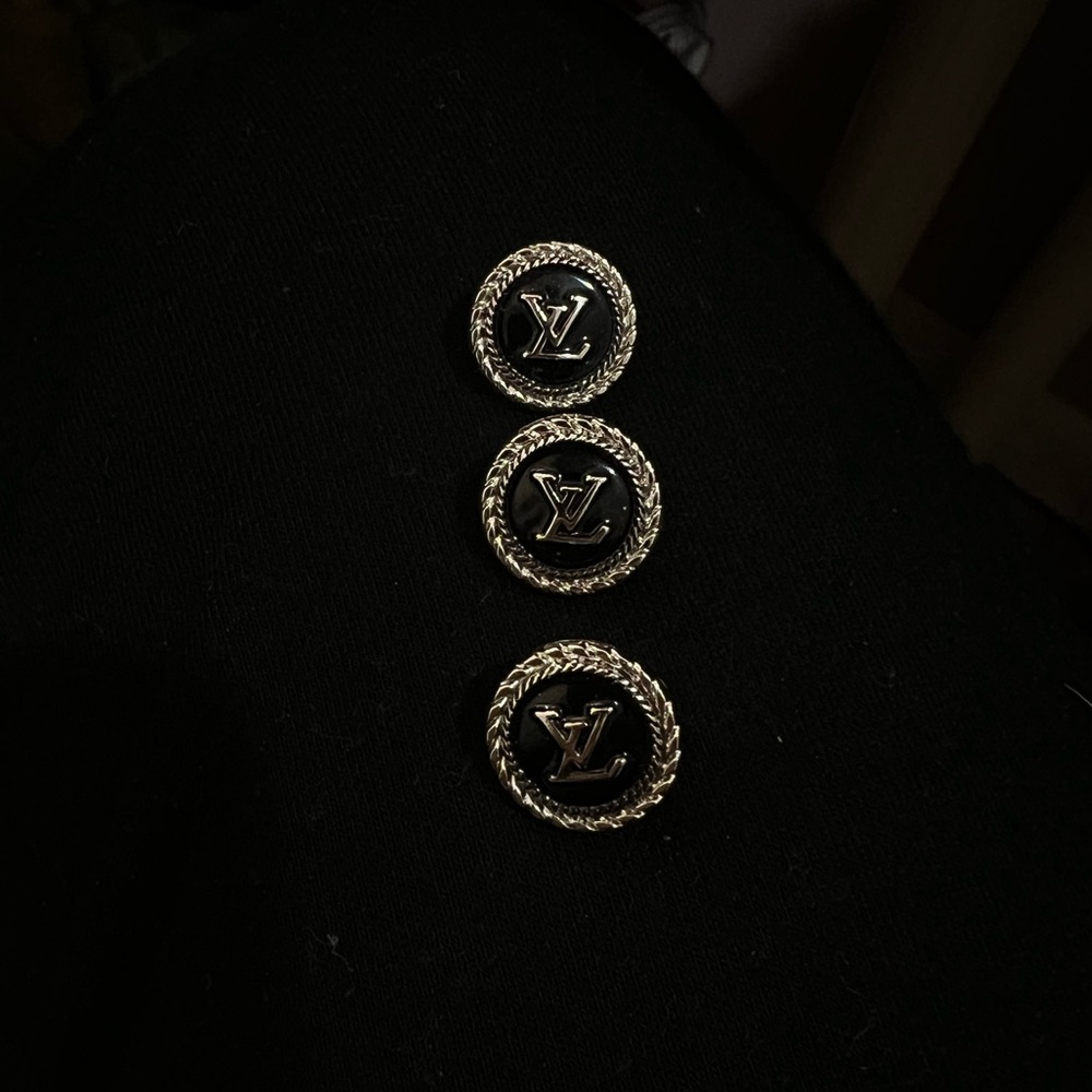 LV button set charm